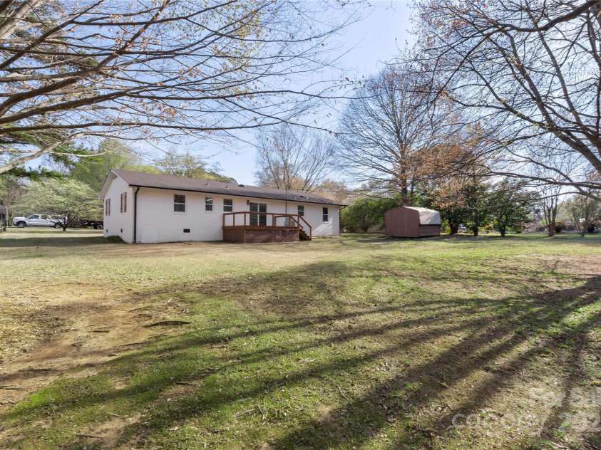 1315 Vickie Lane, Matthews, NC 28104.  MLS# CAR4240757, YatesRealty ID 4243. 