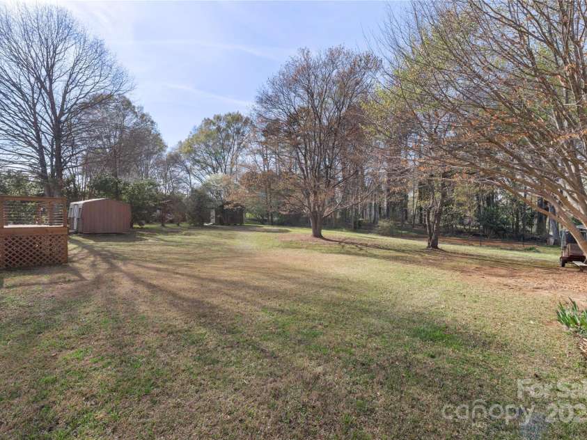 1315 Vickie Lane, Matthews, NC 28104.  MLS# CAR4240757, YatesRealty ID 4243. 