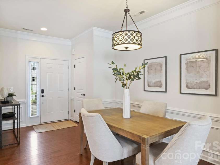 6408 Silver Star Lane, Charlotte, NC 28210.  MLS# CAR4395408, YatesRealty ID 42430. Dining Area