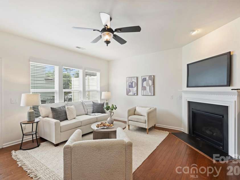 6408 Silver Star Lane, Charlotte, NC 28210.  MLS# CAR4395408, YatesRealty ID 42430. Great room with fireplace