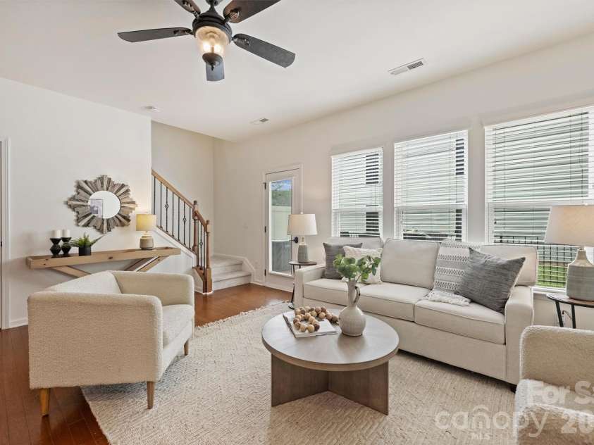 6408 Silver Star Lane, Charlotte, NC 28210.  MLS# CAR4395408, YatesRealty ID 42430. Lots of light