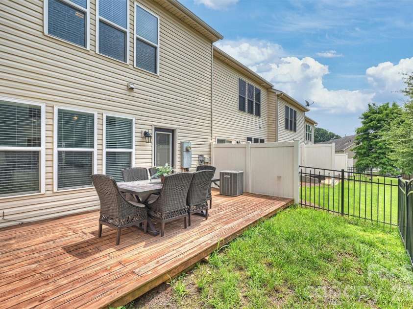 6408 Silver Star Lane, Charlotte, NC 28210.  MLS# CAR4395408, YatesRealty ID 42430. Love this place