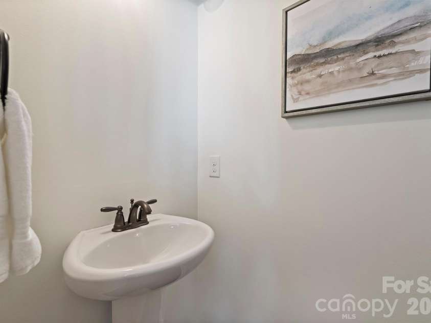 6408 Silver Star Lane, Charlotte, NC 28210.  MLS# CAR4395408, YatesRealty ID 42430. Powder room