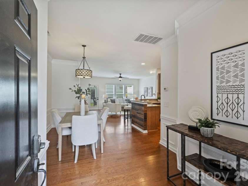 6408 Silver Star Lane, Charlotte, NC 28210.  MLS# CAR4395408, YatesRealty ID 42430. Very open floor plan