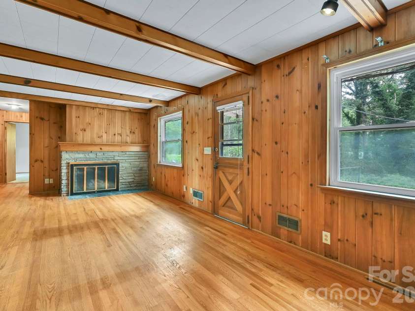 720 Mergans Lane, Hendersonville, NC 28791.  MLS# CAR4406827, YatesRealty ID 42431. 