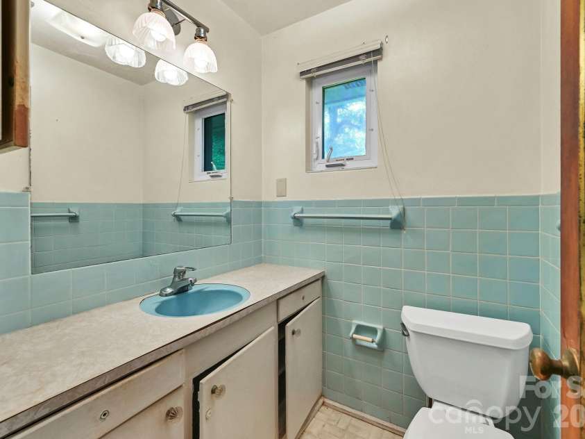 720 Mergans Lane, Hendersonville, NC 28791.  MLS# CAR4406827, YatesRealty ID 42431. 