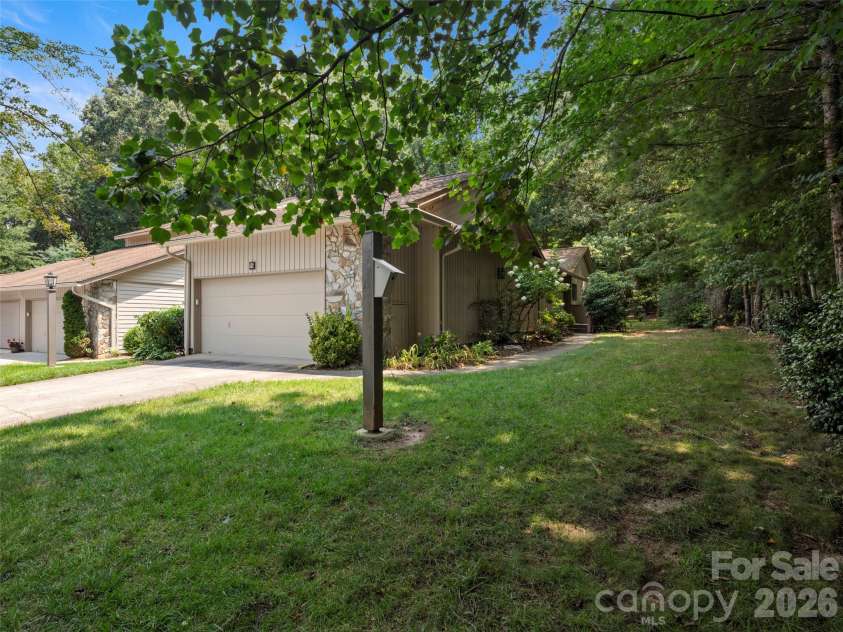 132 Cloverleaf Lane, Asheville, NC 28803.  MLS# CAR4407626, YatesRealty ID 42432. 