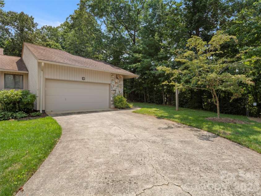 132 Cloverleaf Lane, Asheville, NC 28803.  MLS# CAR4407626, YatesRealty ID 42432. 