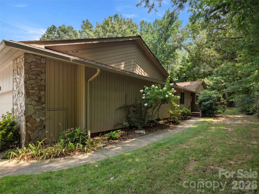 132 Cloverleaf Lane, Asheville, NC 28803.  MLS# CAR4407626, YatesRealty ID 42432. 
