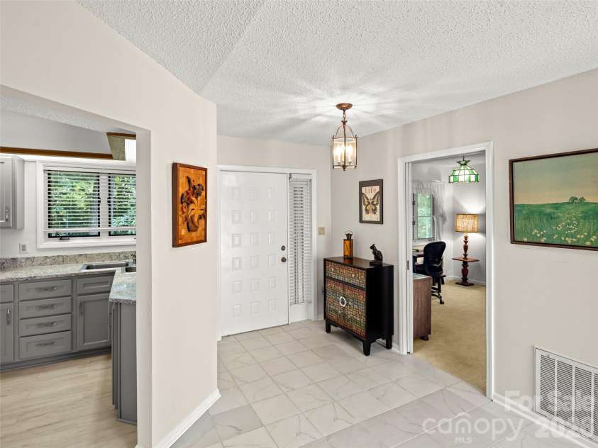 132 Cloverleaf Lane, Asheville, NC 28803.  MLS# CAR4407626, YatesRealty ID 42432. 