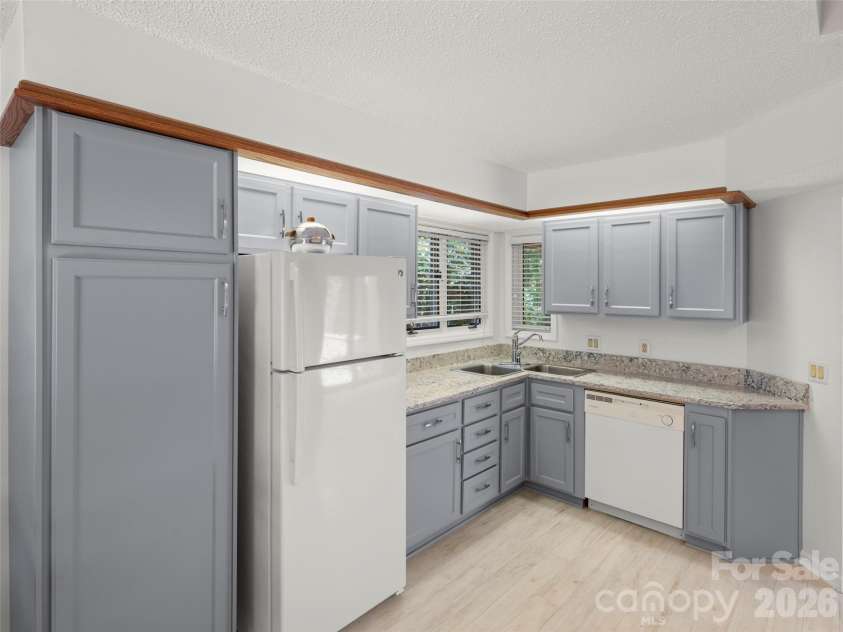 132 Cloverleaf Lane, Asheville, NC 28803.  MLS# CAR4407626, YatesRealty ID 42432. 