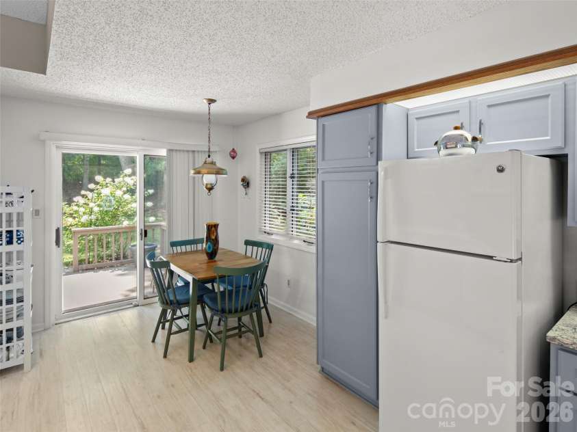 132 Cloverleaf Lane, Asheville, NC 28803.  MLS# CAR4407626, YatesRealty ID 42432. 