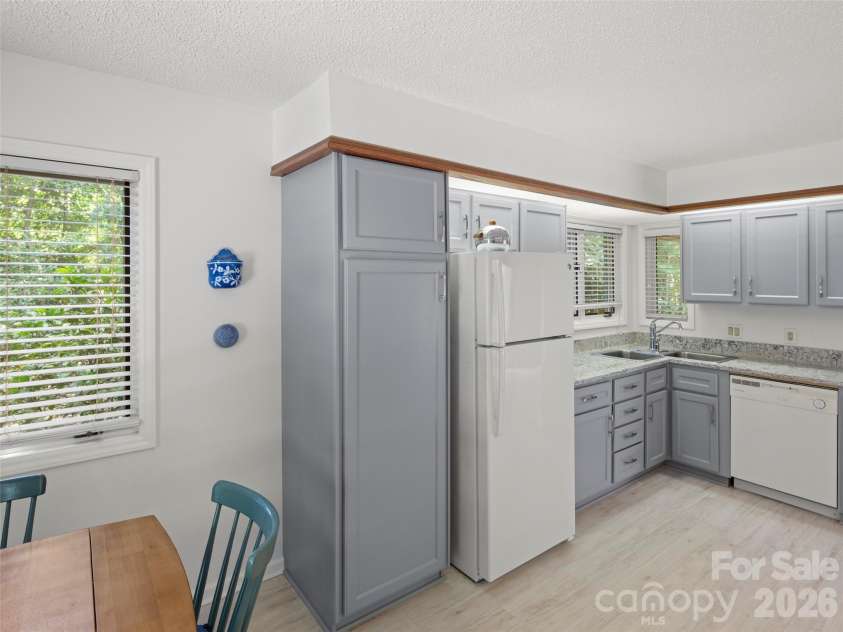 132 Cloverleaf Lane, Asheville, NC 28803.  MLS# CAR4407626, YatesRealty ID 42432. 