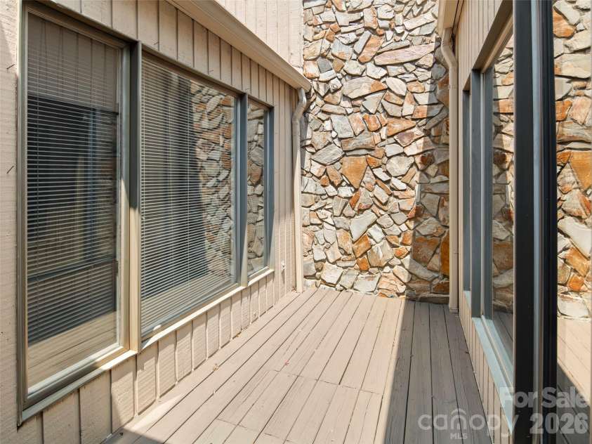 132 Cloverleaf Lane, Asheville, NC 28803.  MLS# CAR4407626, YatesRealty ID 42432. 