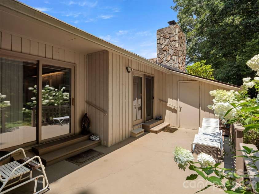 132 Cloverleaf Lane, Asheville, NC 28803.  MLS# CAR4407626, YatesRealty ID 42432. 
