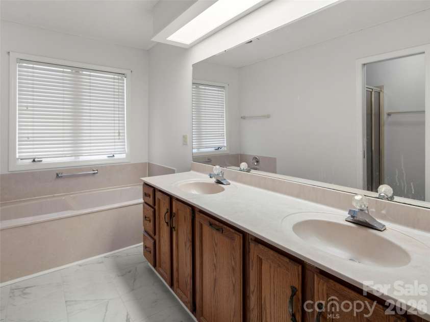 132 Cloverleaf Lane, Asheville, NC 28803.  MLS# CAR4407626, YatesRealty ID 42432. 