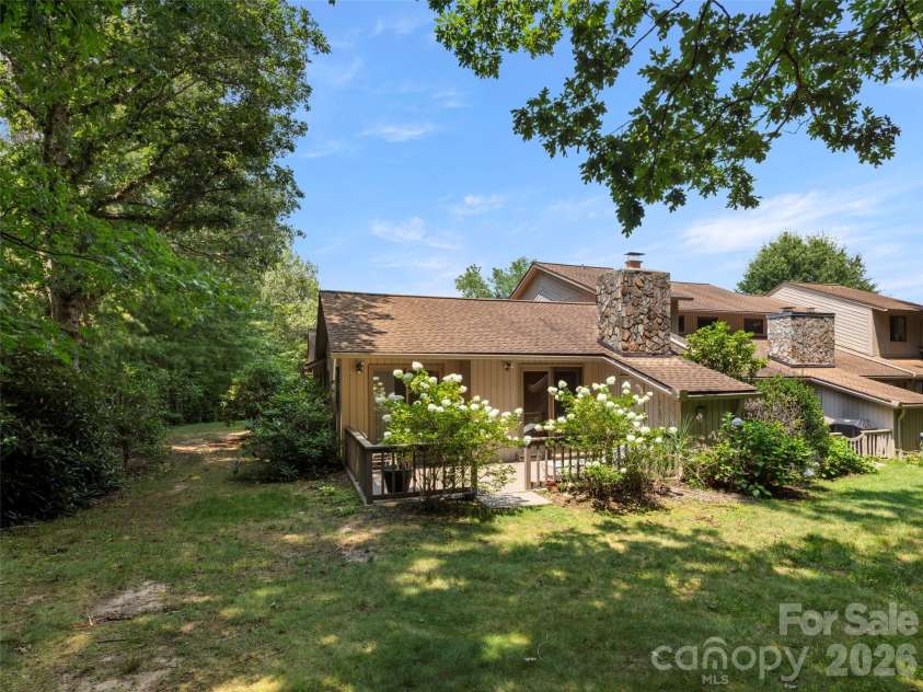 132 Cloverleaf Lane, Asheville, NC 28803.  MLS# CAR4407626, YatesRealty ID 42432. 