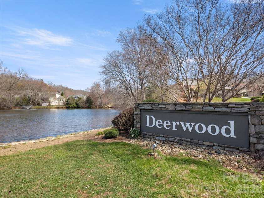 132 Cloverleaf Lane, Asheville, NC 28803.  MLS# CAR4407626, YatesRealty ID 42432. 