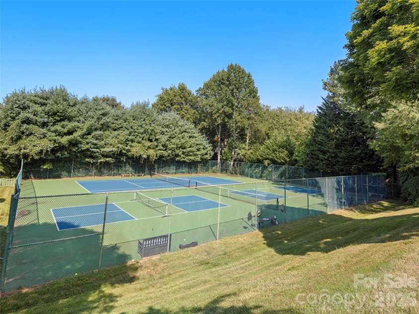 132 Cloverleaf Lane, Asheville, NC 28803.  MLS# CAR4407626, YatesRealty ID 42432. 