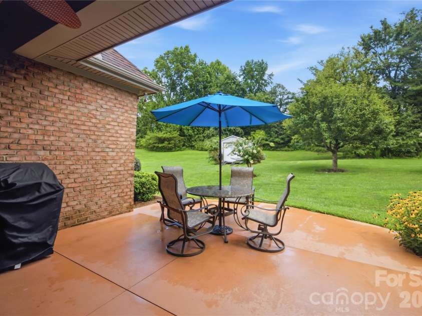 260 Baymount Drive, Statesville, NC 28625.  MLS# CAR4408373, YatesRealty ID 42435. 