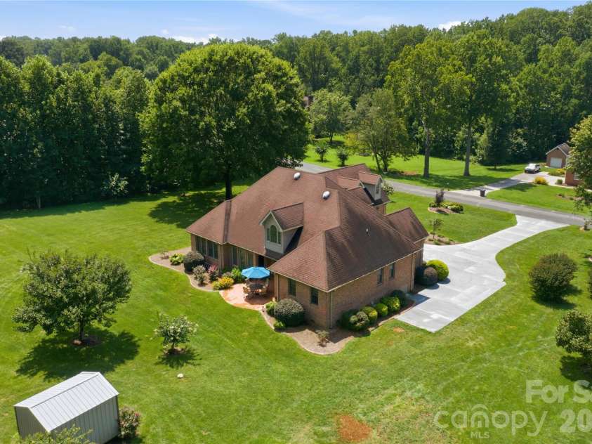 260 Baymount Drive, Statesville, NC 28625.  MLS# CAR4408373, YatesRealty ID 42435. 