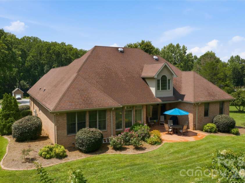 260 Baymount Drive, Statesville, NC 28625.  MLS# CAR4408373, YatesRealty ID 42435. 