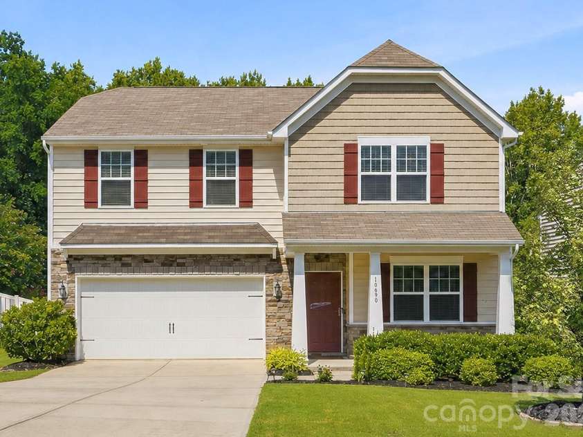 10690 Sapphire Trail, Davidson, NC 28036.  MLS# CAR4410627, YatesRealty ID 42436. Beautiful Craftsman Exterior
