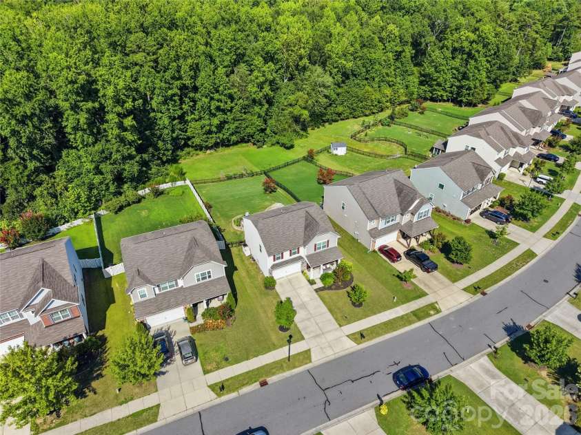 10690 Sapphire Trail, Davidson, NC 28036.  MLS# CAR4410627, YatesRealty ID 42436. Beautifully Situated