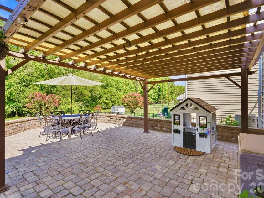 10690 Sapphire Trail, Davidson, NC 28036.  MLS# CAR4410627, YatesRealty ID 42436. Covered Harscape