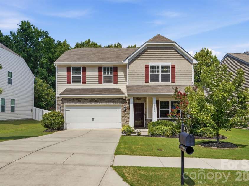 10690 Sapphire Trail, Davidson, NC 28036.  MLS# CAR4410627, YatesRealty ID 42436. Curb Appeal