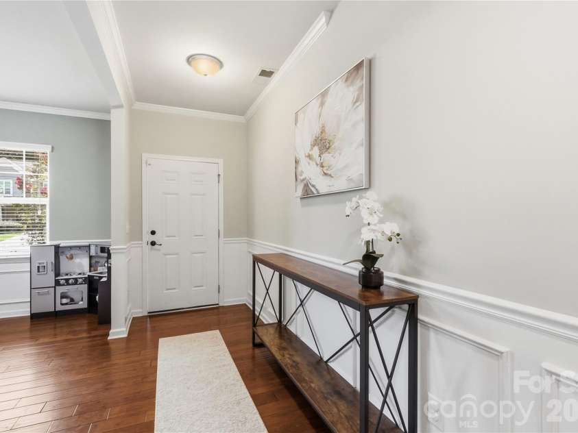 10690 Sapphire Trail, Davidson, NC 28036.  MLS# CAR4410627, YatesRealty ID 42436. Entryway