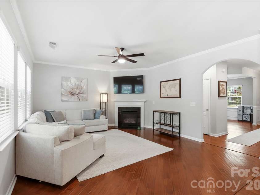 10690 Sapphire Trail, Davidson, NC 28036.  MLS# CAR4410627, YatesRealty ID 42436. Flooded with Natural Light