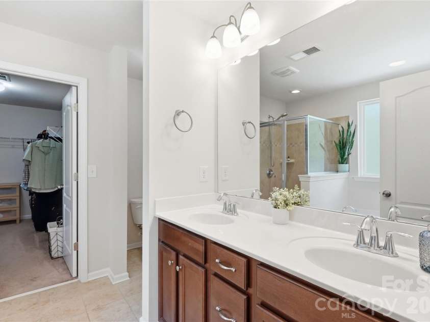 10690 Sapphire Trail, Davidson, NC 28036.  MLS# CAR4410627, YatesRealty ID 42436. Primary Suite - Bathroom