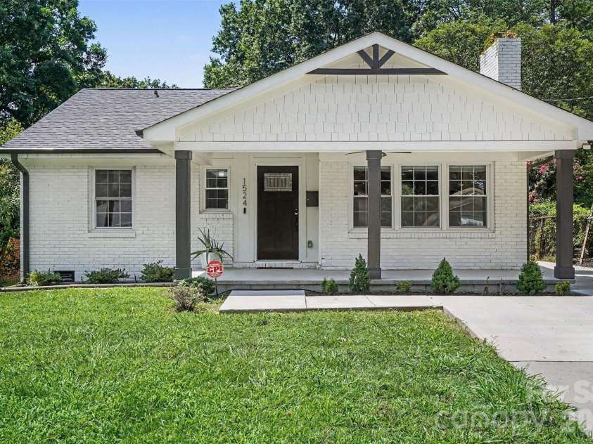 1524 Newcastle Street, Charlotte, NC 28216.  MLS# CAR4411392, YatesRealty ID 42438. 