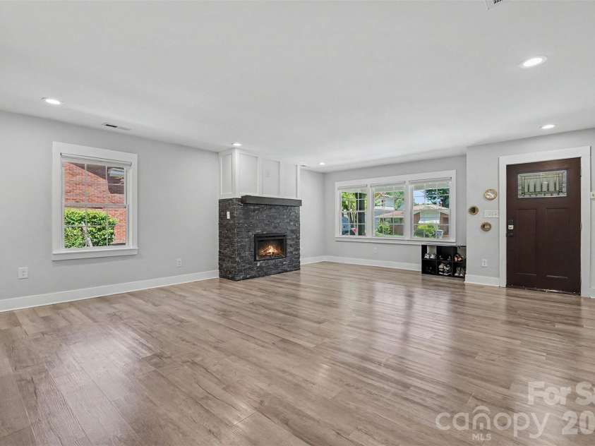 1524 Newcastle Street, Charlotte, NC 28216.  MLS# CAR4411392, YatesRealty ID 42438. 