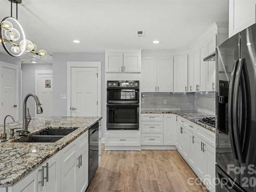 1524 Newcastle Street, Charlotte, NC 28216.  MLS# CAR4411392, YatesRealty ID 42438. 