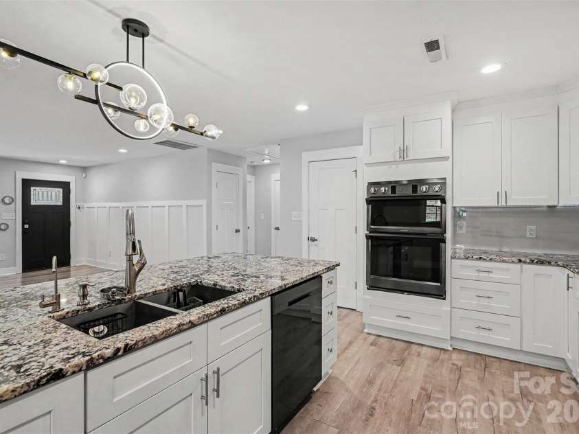 1524 Newcastle Street, Charlotte, NC 28216.  MLS# CAR4411392, YatesRealty ID 42438. 