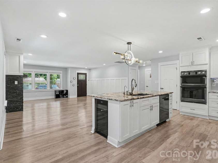 1524 Newcastle Street, Charlotte, NC 28216.  MLS# CAR4411392, YatesRealty ID 42438. 
