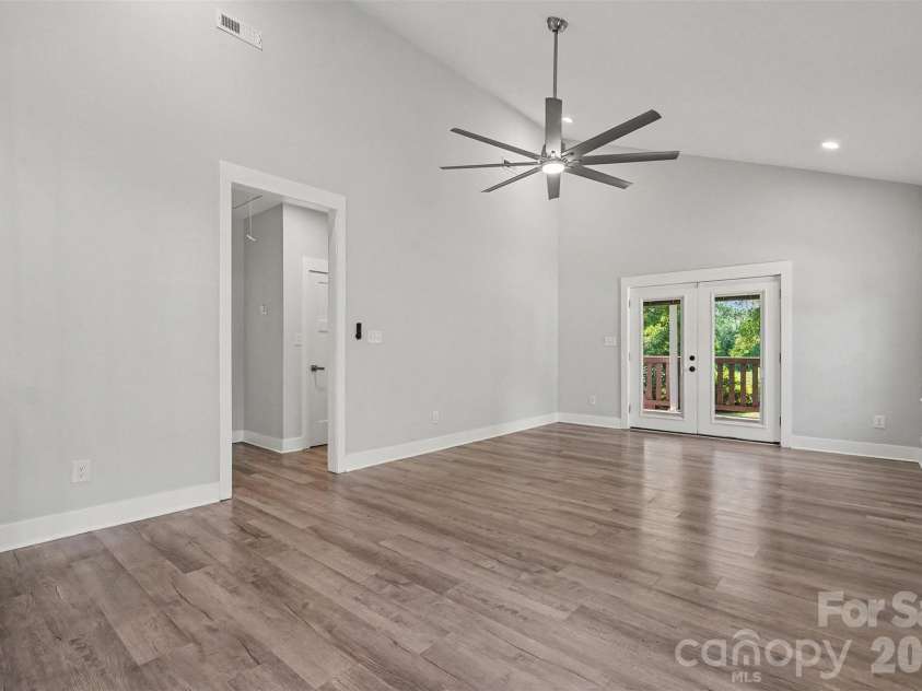 1524 Newcastle Street, Charlotte, NC 28216.  MLS# CAR4411392, YatesRealty ID 42438. 