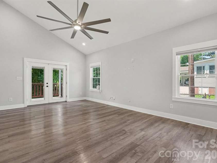 1524 Newcastle Street, Charlotte, NC 28216.  MLS# CAR4411392, YatesRealty ID 42438. 