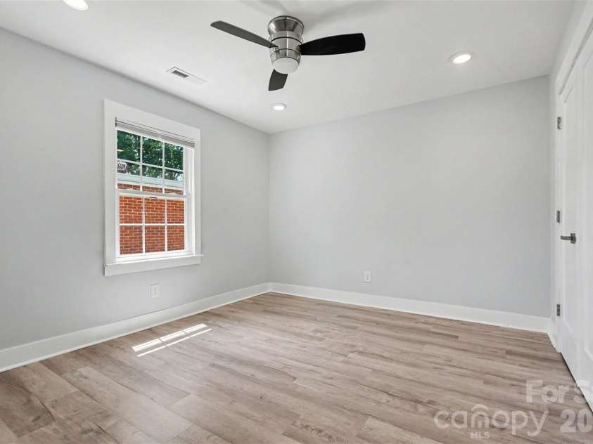 1524 Newcastle Street, Charlotte, NC 28216.  MLS# CAR4411392, YatesRealty ID 42438. 