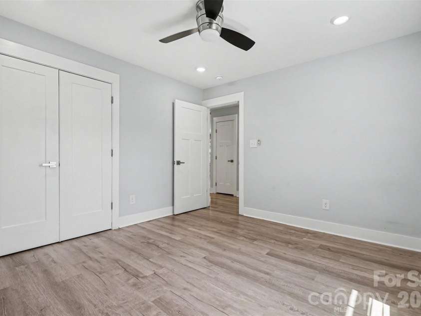 1524 Newcastle Street, Charlotte, NC 28216.  MLS# CAR4411392, YatesRealty ID 42438. 