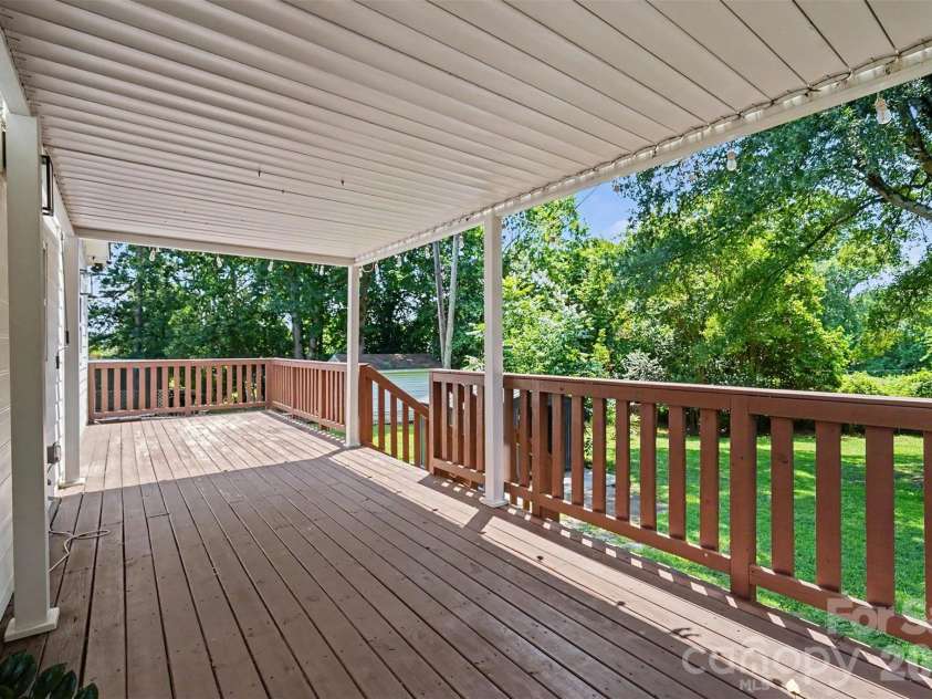 1524 Newcastle Street, Charlotte, NC 28216.  MLS# CAR4411392, YatesRealty ID 42438. 