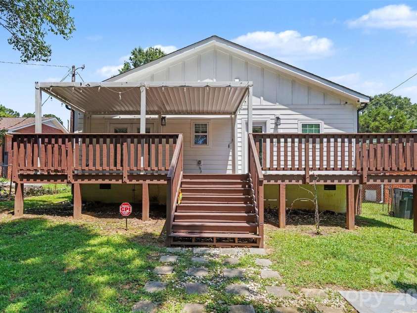 1524 Newcastle Street, Charlotte, NC 28216.  MLS# CAR4411392, YatesRealty ID 42438. 