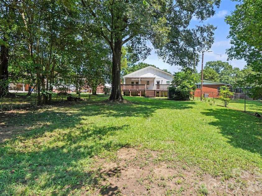 1524 Newcastle Street, Charlotte, NC 28216.  MLS# CAR4411392, YatesRealty ID 42438. 