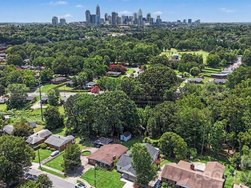 1524 Newcastle Street, Charlotte, NC 28216.  MLS# CAR4411392, YatesRealty ID 42438. 