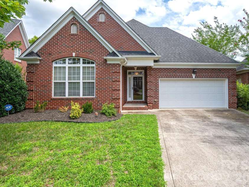 5308 Old Course Drive, Cramerton, NC 28032.  MLS# CAR4411801, YatesRealty ID 42439. 