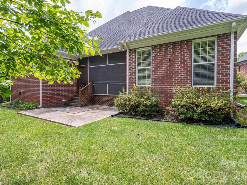 5308 Old Course Drive, Cramerton, NC 28032.  MLS# CAR4411801, YatesRealty ID 42439. 