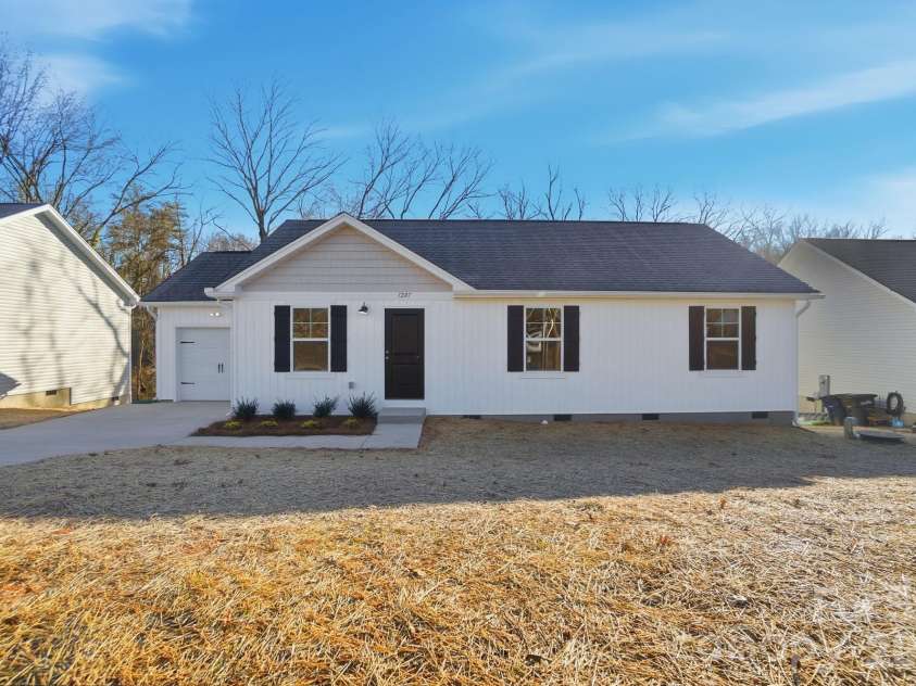 1207 Suncrest Avenue, Statesville, NC 28677.  MLS# CAR4333350, YatesRealty ID 4244. 