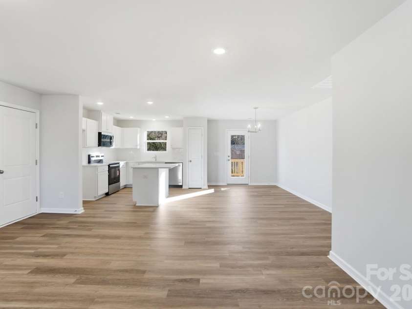 1207 Suncrest Avenue, Statesville, NC 28677.  MLS# CAR4333350, YatesRealty ID 4244. 